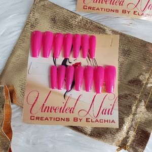 Pretty in pink Press on set